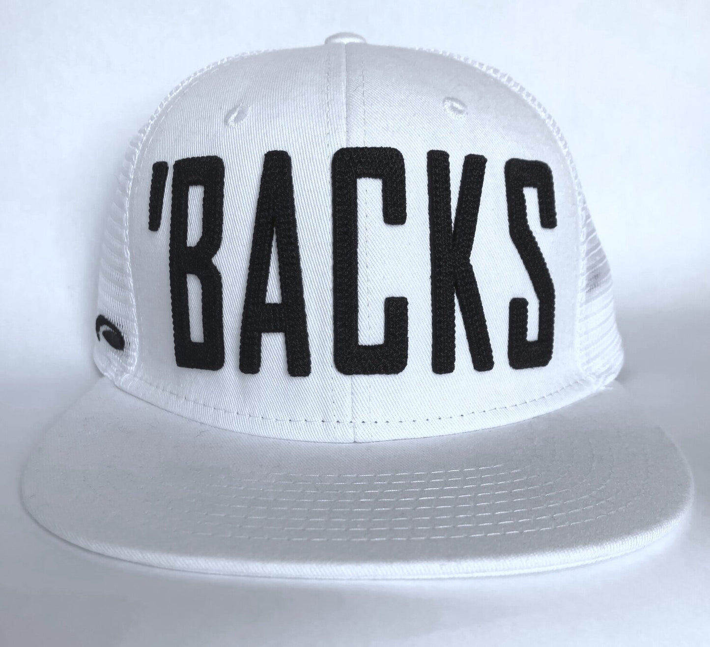 'BACKS snapback flat bill